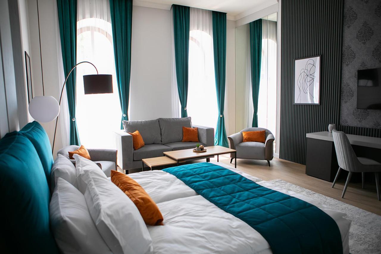 House Of Charles 4* Carei